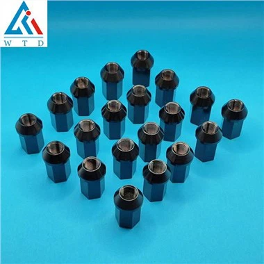 Zaprte matice iz titana